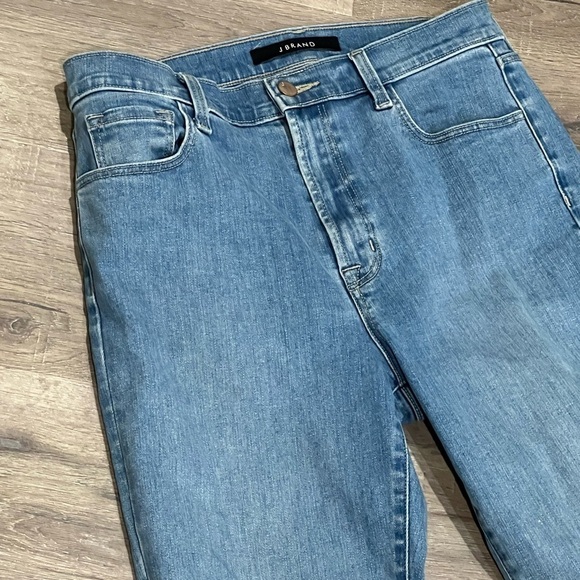 Women’s 28 J Brand Raw Hem High Rise Medium Wash EUC Jeans Denim - Picture 3 of 7